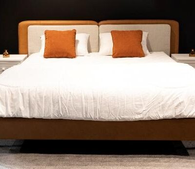 Nicholas Grand Bed